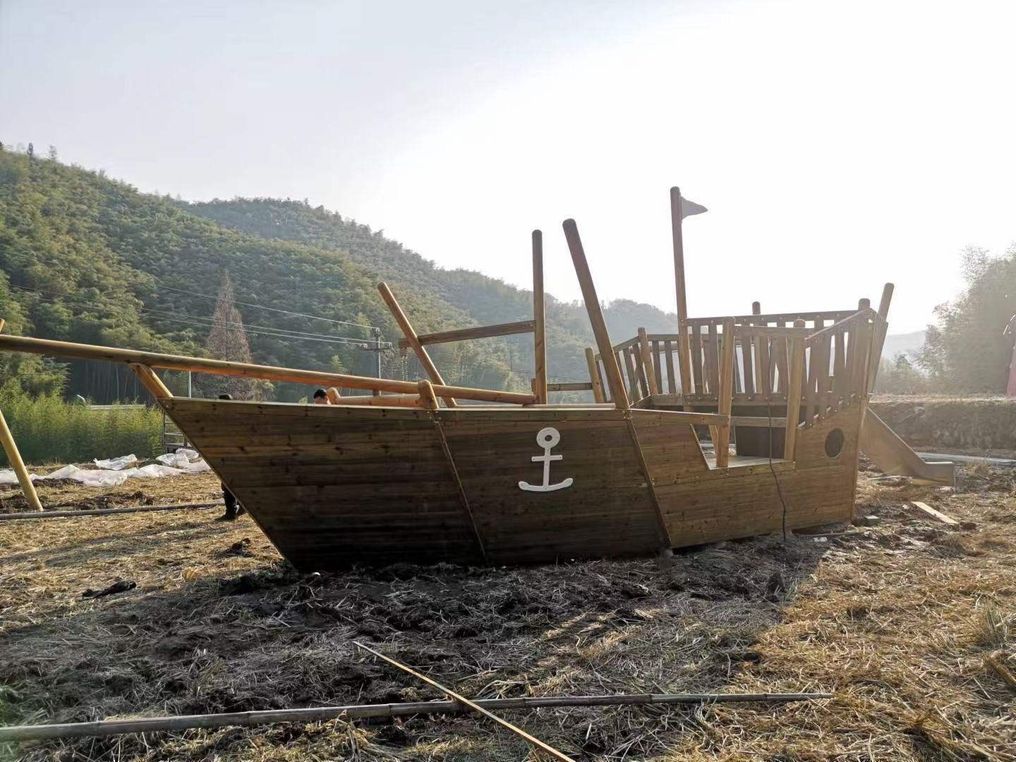定制木制海盗船-户外木制拓展设施